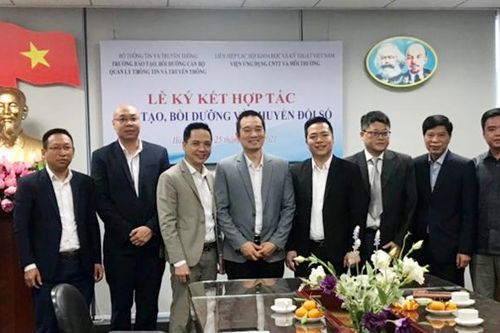 Ký kết chương trình hợp tác 'Chuyển đổi số quốc gia đến năm 2025, định hướng 2030'