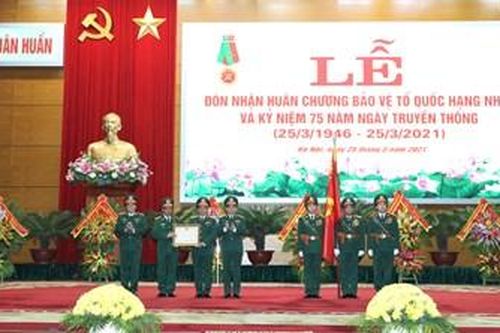 Cục Quân huấn đón nhận Huân chương bảo vệ Tổ quốc hạng Nhất