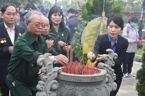 Sôi nổi hoạt động về nguồn với chủ đề 'Vang mãi Bản hùng ca'