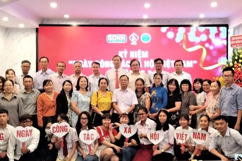Thầm lặng nghề 'làm dâu trăm họ'