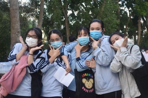 Sát cánh, cởi lòng để 'cứu' những đứa trẻ muốn tự tử