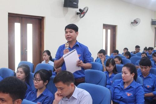 Anh giáo làng khoác áo Đoàn