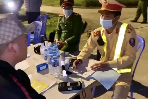 CSGT phát hiện hàng loạt lái xe dương tính với ma túy trên cao tốc