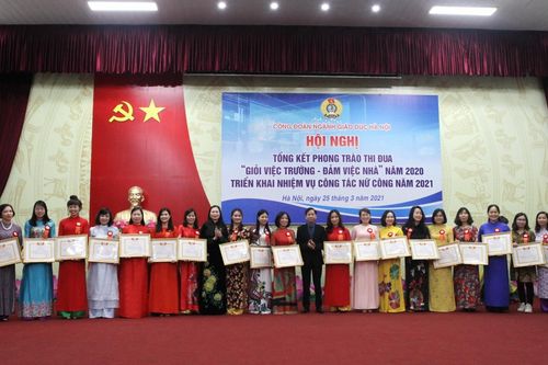 Nữ nhà giáo Hà Nội đóng góp tích cực đổi mới sự nghiệp giáo dục