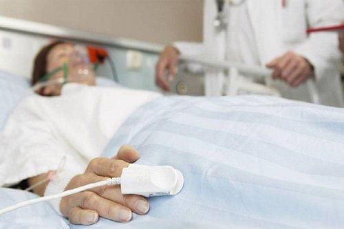 Người phụ nữ 53 tuổi hôn mê sâu, ngừng tuần hoàn sau khi ăn bún riêu chay