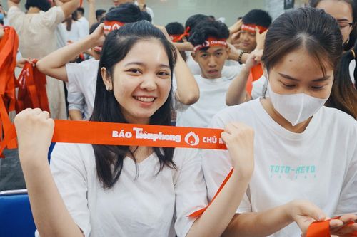 Bạn trẻ hào hứng tham gia hiến máu Chủ nhật Đỏ