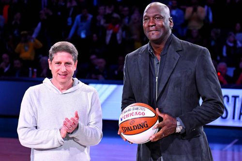 Huyền thoại bóng rổ, Michael Jordan mất 500 triệu USD vì Covid-19