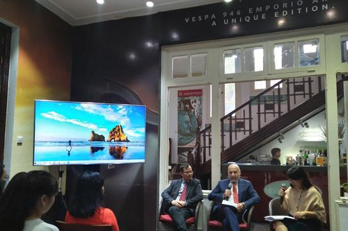 Khám phá 'Thần khúc' của đại thi hào Dante qua sắp đặt kỹ thuật số