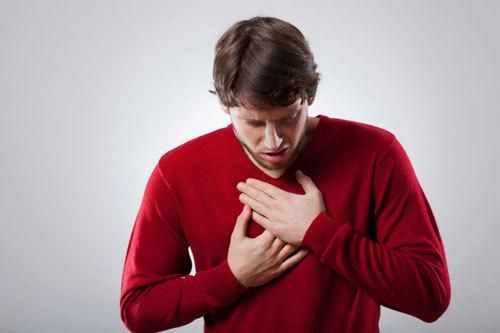 Giật mình với 7 thói quen khiến bạn dễ mắc ung thư thanh quản