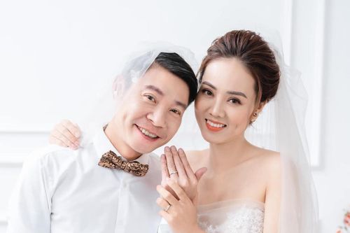 Than hết tiền xài, 'Cô Đẩu' Công Lý liền được vợ trẻ kém 15 tuổi chuyển khoản ngay 20 triệu