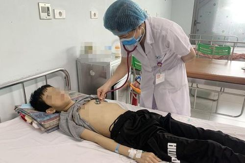 Bé 12 tuổi ở Cao Bằng bị bệnh hiếm gặp, 50.000 trẻ mới có 1 người mắc
