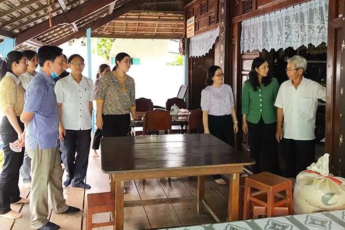 Bí thư Thành ủy, Chủ tịch UBND TP. Long Xuyên kiểm tra các điểm bầu cử Quốc hội, HĐND thành phố