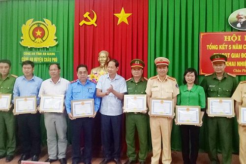 Châu Phú tiếp tục tăng cường các biện pháp đảm bảo trật tự an toàn giao thông