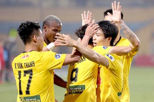 Nghẹt thở thế cờ V.League