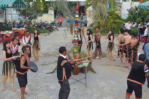 Tiếp tục thực hiện chương trình xây dựng và phát triển văn hóa
