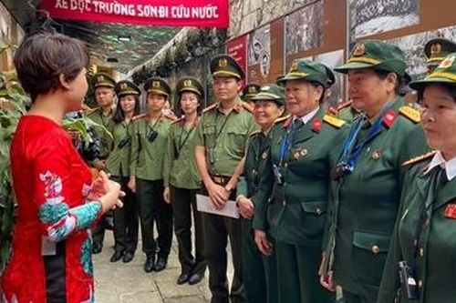 Nữ lái xe đường Trường Sơn huyền thoại – Ngày ấy, bây giờ