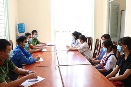 Hỗn chiến vì ghen tuông rồi đưa clip lên mạng
