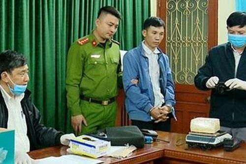Bắt giữ đối tượng vận chuyển trái phép 2kg ma túy