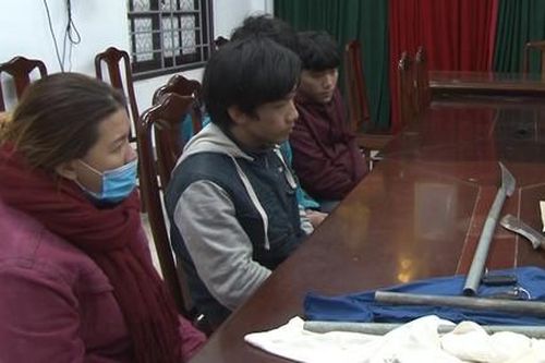 Mâu thuẫn tình cảm, cô gái gọi 9 thanh niên mang hung khí đi chém người tình