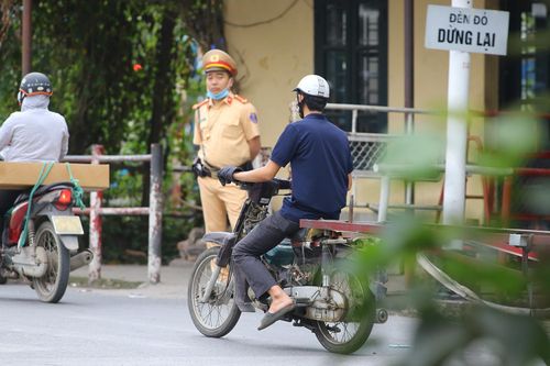 Xe 'thây ma' lộng hành ở Hà Nội đe dọa người dân, ngang nhiên qua mặt CSGT
