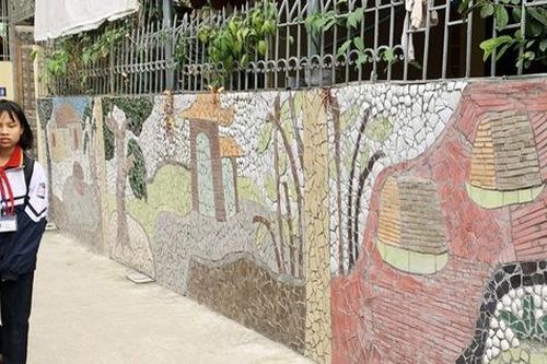 Giữa Thủ đô có một ngôi làng tranh ghép từ phế liệu đẹp nao lòng