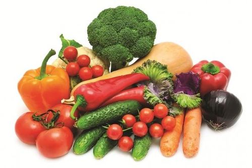 Rau và hoa quả trong bữa ăn gia đình