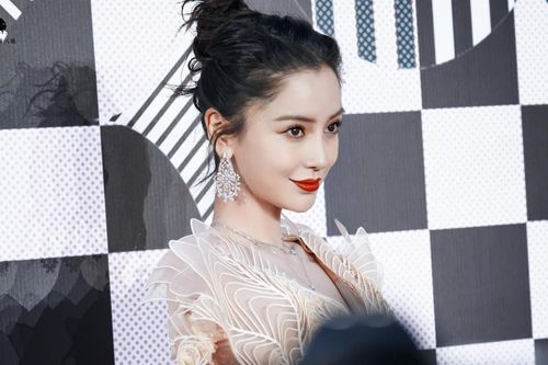 Angelababy xuất hiện sau khi bị chê diễn xuất kém