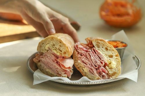 Cách làm bánh mì giăm bông nổi tiếng của Pháp