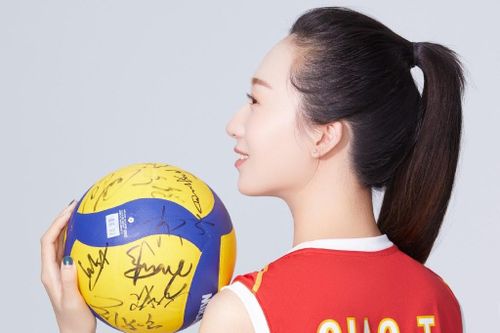 Vẻ đẹp cựu tuyển thủ Trung Quốc giải nghệ vì hình xăm
