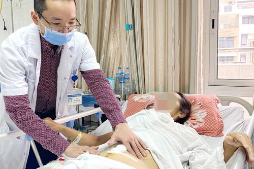 Người phụ nữ có khối u nặng 10 kg