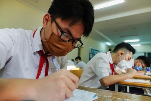 Học sinh Phú Quốc vẫn tới trường