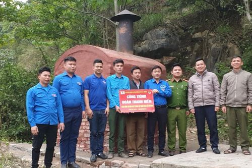 Đoàn Thanh niên Chi nhánh Luyện đồng Lào Cai – VIMICO: Trao tặng Lò xử lý rác thải cho xã Tả Gia Khâu