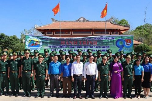 Thanh niên tỉnh Bình Phước tô thắm 'Tháng Ba biên giới'