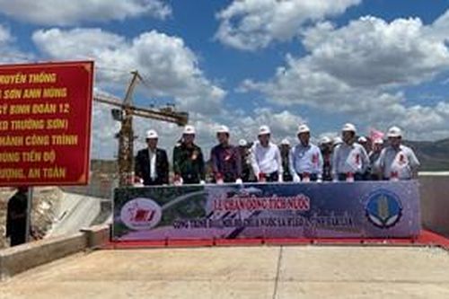 Lễ chặn dòng tích nước công trình hồ chứa nước Ea H'leo 1