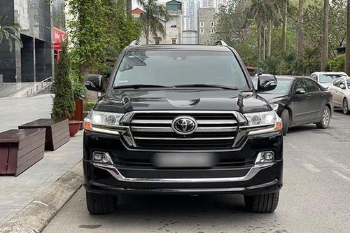 Toyota Land Cruiser cũ, đắt hơn xe 'đập thùng' chính hãng 2 tỷ đồng