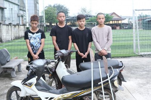 Bắt giữ nhóm đối tượng cầm dao phóng thực hiện hàng loạt vụ cướp tài sản