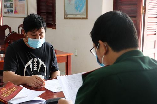 Đối tượng chống người thi hành công vụ để cướp lại hàng lậu ra đầu thú