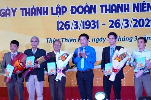 Ra mắt sách Lịch sử Đoàn TNCS Hồ Chí Minh và phong trào thanh niên tỉnh TT-Huế