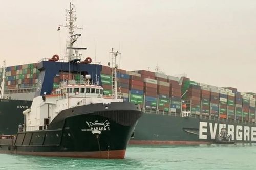 Kênh đào Suez có thể bị tắc nghẽn hàng tuần so với dự kiến