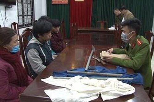 Người phụ nữ gọi cả 'tiểu đội' mang hung khí tới chém người tình trẻ
