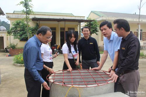 Thông tấn xã Việt Nam bàn giao công trình nước sạch cho Con Cuông.