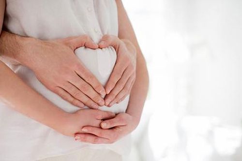 Thực phẩm 3 tháng giữa thai kỳ mẹ không nên ăn