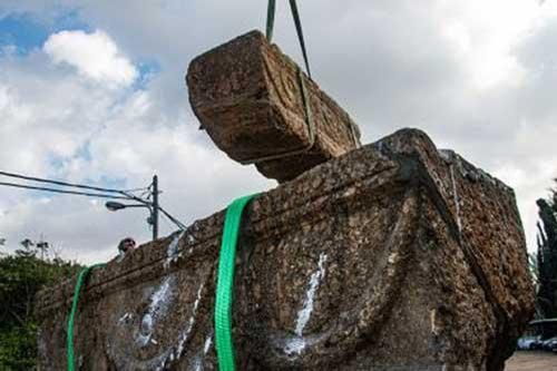 Bí ẩn về hai cỗ quan tài đá trong công viên hoang dã