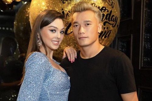 Khoảnh khắc 'nóng bỏng mắt' của Bùi Tiến Dũng và bạn gái ngoại quốc