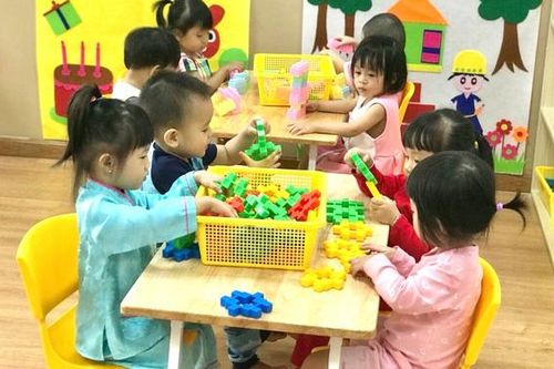 Nữ công nhân tìm nơi gửi con dưới 36 tháng tuổi: Cần sự vào cuộc từ nhiều phía