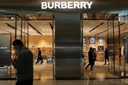 Thương hiệu xa xỉ Burberry bị dân Trung Quốc và nhà lập pháp Hồng Kông tẩy chay