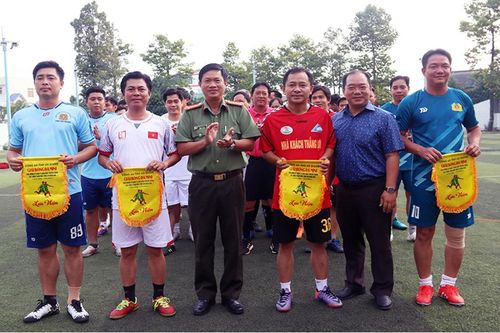 Công an tỉnh An Giang tổ chức Giải bóng đá chào mừng kỷ niệm 75 năm ngày truyền thống lực lượng Tham mưu CAND