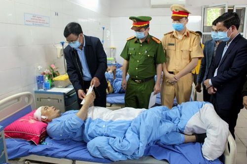 Thăm hỏi, hỗ trợ gia đình các nạn nhân trong vụ tai nạn giao thông trên tuyến đường Thái Nguyên - Chợ Mới