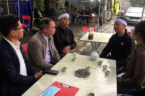 Thăm, động viên gia đình nạn nhân tử vong do tai nạn giao thông