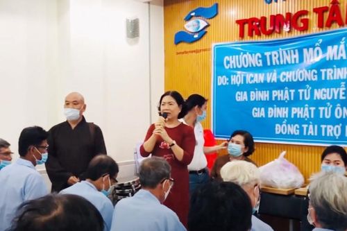 Phẫu thuật 100 ca ghép thủy tinh thể nhân tạo cho bệnh nhân nghèo